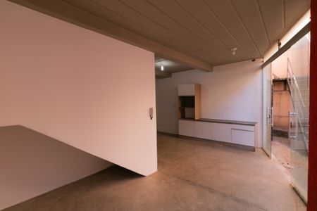 Casa à venda com 200m², 3 quartos e 3 vagasPorão