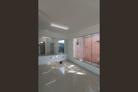 Casa à venda com 200m², 3 quartos e 3 vagasSala