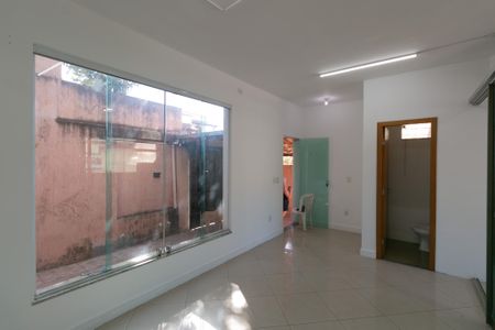 Casa à venda com 200m², 3 quartos e 3 vagasSala