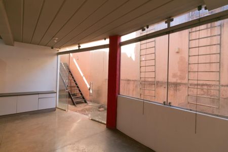 Casa à venda com 200m², 3 quartos e 3 vagasPorão