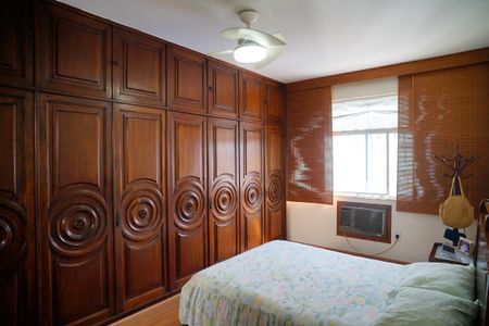 Apartamento à venda com 210m², 3 quartos e 1 vaga Apartamento à venda com 210m², 3 quartos e 1 vagaSuíte