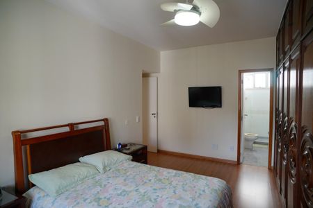 Apartamento à venda com 210m², 3 quartos e 1 vaga Apartamento à venda com 210m², 3 quartos e 1 vagaSuíte