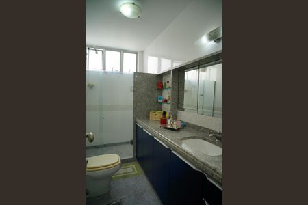 Apartamento à venda com 210m², 3 quartos e 1 vaga Apartamento à venda com 210m², 3 quartos e 1 vagaBanheiro da Suíte