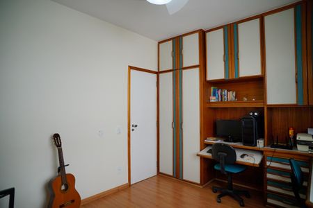 Apartamento à venda com 210m², 3 quartos e 1 vaga Apartamento à venda com 210m², 3 quartos e 1 vagaQuarto 1