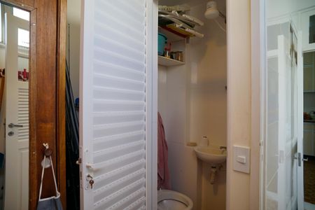 Apartamento à venda com 210m², 3 quartos e 1 vaga Apartamento à venda com 210m², 3 quartos e 1 vagaQuarto de Serviço