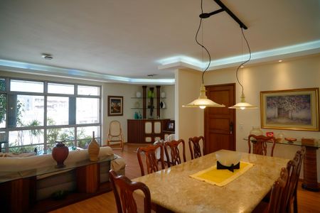 Apartamento à venda com 210m², 3 quartos e 1 vaga Apartamento à venda com 210m², 3 quartos e 1 vagaSala