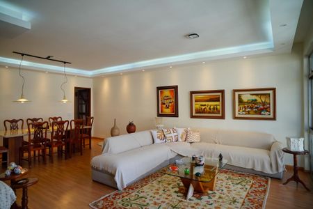 Apartamento à venda com 210m², 3 quartos e 1 vaga Apartamento à venda com 210m², 3 quartos e 1 vagaSala