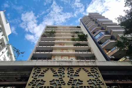 Apartamento à venda com 210m², 3 quartos e 1 vaga Apartamento à venda com 210m², 3 quartos e 1 vagaFachada