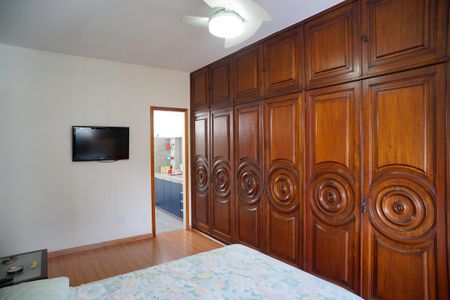 Apartamento à venda com 210m², 3 quartos e 1 vaga Apartamento à venda com 210m², 3 quartos e 1 vagaSuíte