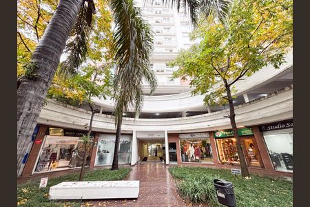 Apartamento à venda com 64m², 2 quartos e 1 vaga Apartamento à venda com 64m², 2 quartos e 1 vagaFachada