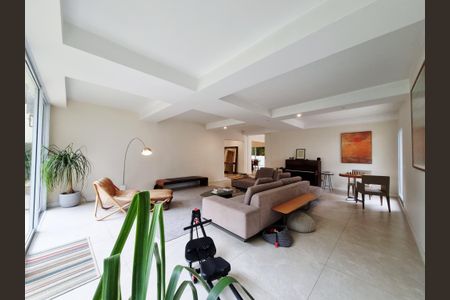 Casa para alugar com 812m², 3 quartos e 6 vagas Casa para alugar com 812m², 3 quartos e 6 vagasSala