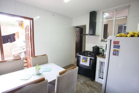 Casa à venda com 90m², 3 quartos e 2 vagasCozinha