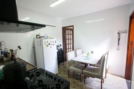 Casa à venda com 90m², 3 quartos e 2 vagasCozinha