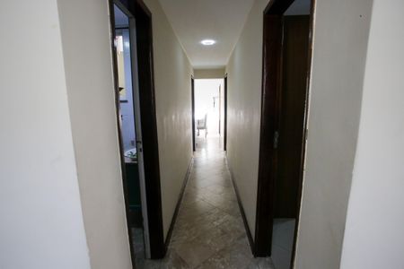 Casa à venda com 90m², 3 quartos e 2 vagasCorredor