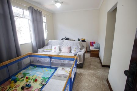 Casa à venda com 90m², 3 quartos e 2 vagasSala