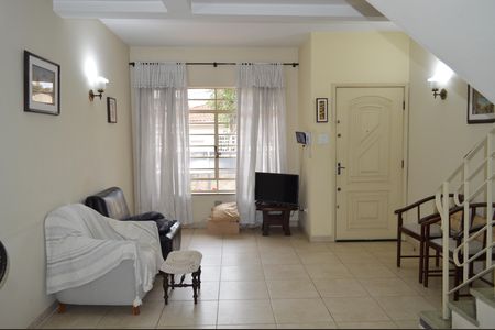 Casa de condomínio à venda com 110m², 3 quartos e 2 vagasSala