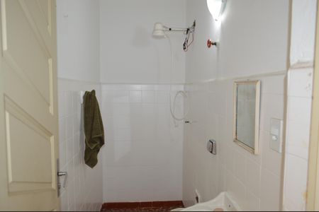 Casa de condomínio à venda com 110m², 3 quartos e 2 vagasBanheiro de Serviço