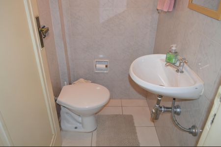 Casa de condomínio à venda com 110m², 3 quartos e 2 vagasLavabo