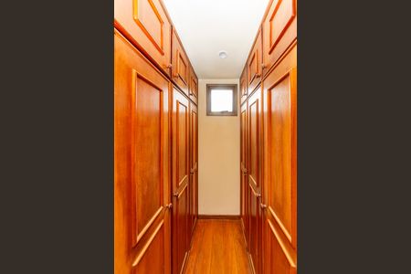 Apartamento à venda com 148m², 4 quartos e 3 vagas Apartamento à venda com 148m², 4 quartos e 3 vagasCloset da suíte