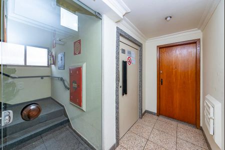 Apartamento à venda com 148m², 4 quartos e 3 vagas Apartamento à venda com 148m², 4 quartos e 3 vagasHall social