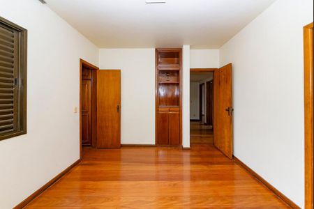 Apartamento à venda com 148m², 4 quartos e 3 vagas Apartamento à venda com 148m², 4 quartos e 3 vagasSuíte