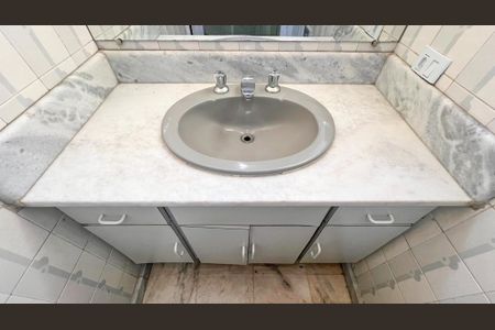 Apartamento à venda com 180m², 4 quartos e 1 vagaBanheiro/Suite