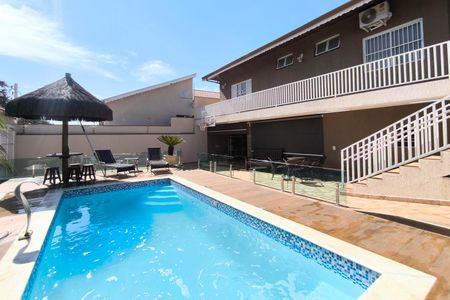 Casa à venda com 520m², 3 quartos e 6 vagasQuintal