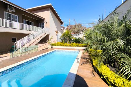 Casa à venda com 520m², 3 quartos e 6 vagasQuintal