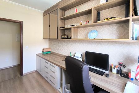 Casa à venda com 520m², 3 quartos e 6 vagasEscritório