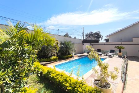 Casa à venda com 520m², 3 quartos e 6 vagasQuintal