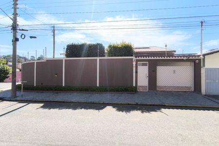 Casa à venda com 520m², 3 quartos e 6 vagasFachada