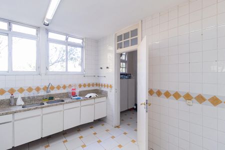 Casa de condomínio para alugar com 550m², 6 quartos e 7 vagasCozinha