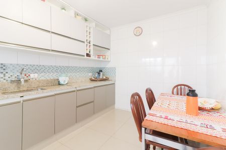 Casa à venda com 147m², 3 quartos e 4 vagas Casa à venda com 147m², 3 quartos e 4 vagasCozinha