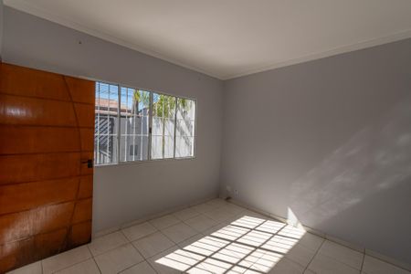 Casa para alugar com 80m², 3 quartos e 2 vagas Casa para alugar com 80m², 3 quartos e 2 vagasSala