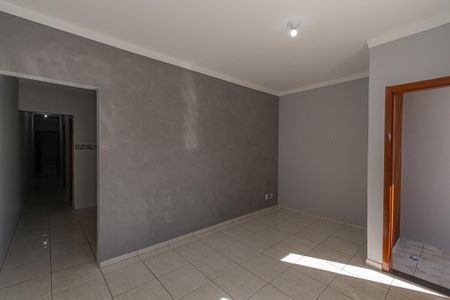 Casa para alugar com 80m², 3 quartos e 2 vagas Casa para alugar com 80m², 3 quartos e 2 vagasSala