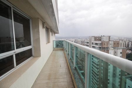 Apartamento à venda com 400m², 4 quartos e 5 vagasVaranda