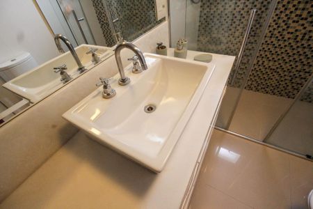 Apartamento à venda com 400m², 4 quartos e 5 vagasBanheiro da Suíte 2