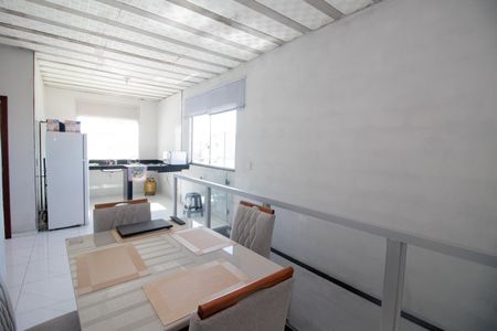 Casa à venda com 120m², 2 quartos e 2 vagas Casa à venda com 120m², 2 quartos e 2 vagasCozinha e Copa