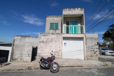 Casa à venda com 120m², 2 quartos e 2 vagas Casa à venda com 120m², 2 quartos e 2 vagasFachada