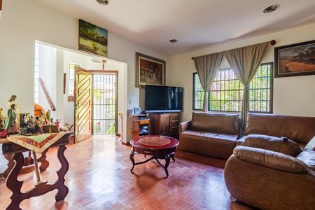 Casa à venda com 220m², 3 quartos e 2 vagasSala