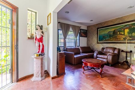 Casa à venda com 220m², 3 quartos e 2 vagasSala