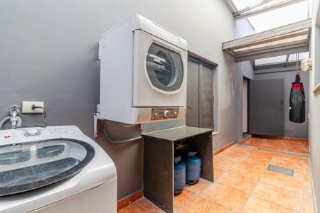 Casa à venda com 220m², 3 quartos e 2 vagasÁrea de Serviço