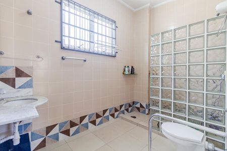 Casa à venda com 220m², 3 quartos e 2 vagasBanheiro