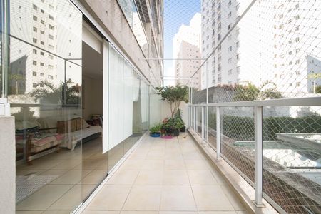 Apartamento à venda com 74m², 1 quarto e 1 vagaVaranda