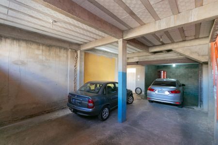 Casa à venda com 420m², 4 quartos e 4 vagas Casa à venda com 420m², 4 quartos e 4 vagasGaragem