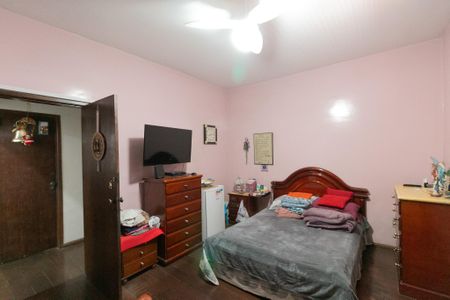 Casa à venda com 420m², 4 quartos e 4 vagas Casa à venda com 420m², 4 quartos e 4 vagasQuarto 2