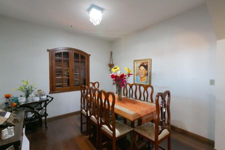 Casa à venda com 420m², 4 quartos e 4 vagas Casa à venda com 420m², 4 quartos e 4 vagasSala de Jantar