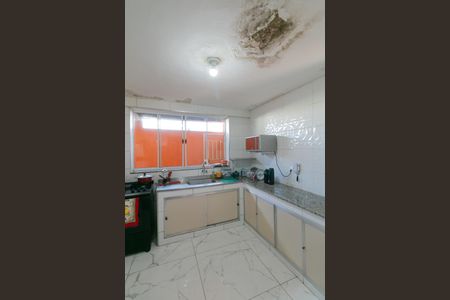 Casa à venda com 420m², 4 quartos e 4 vagas Casa à venda com 420m², 4 quartos e 4 vagasCozinha