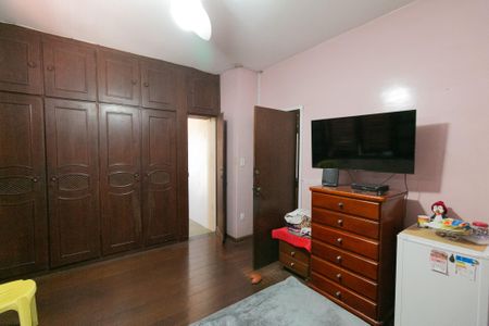 Casa à venda com 420m², 4 quartos e 4 vagas Casa à venda com 420m², 4 quartos e 4 vagasQuarto 2