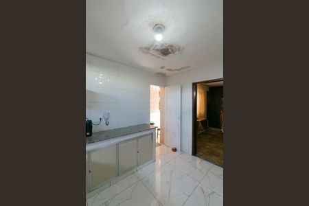 Casa à venda com 420m², 4 quartos e 4 vagas Casa à venda com 420m², 4 quartos e 4 vagasCozinha